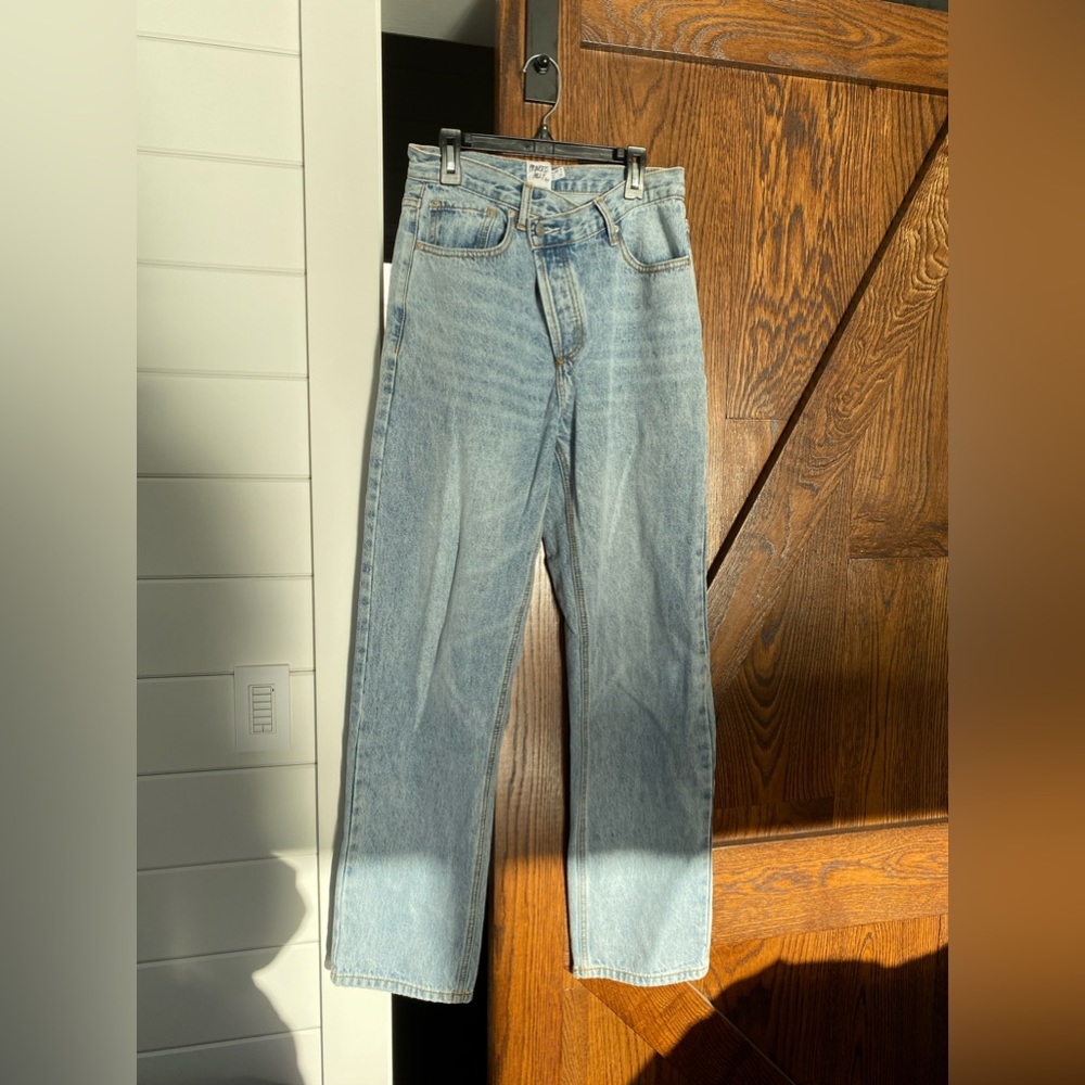 HOLLY ASYMMETRIC STRAIGHT LEG JEAN LIGHT WASH DENIM